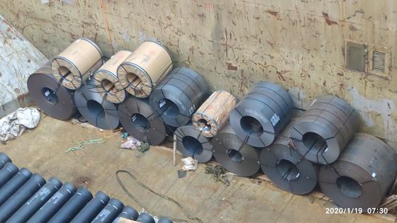 고온 롤링 6mm 너비 2000mm S235JR 가연 코팅 표면과 AISI 표준과 탄소 강철 코일